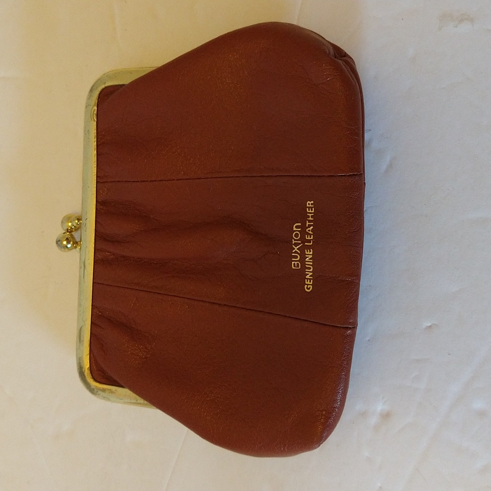 VGUC. Vintage Buxton Brown genuine leather kiss lock change purse.